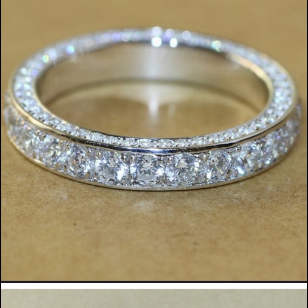 NEW Luxury 18k White Gold Diamond Wedding Band - Picture 4 of 4
